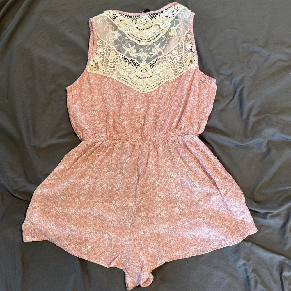Rue21 Romper Juniors XS Pink Floral Sleeveless V Neck Crochet Back Casual